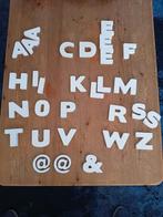 Dertig witte letters ong 6cm hoog, Ophalen of Verzenden, Zo goed als nieuw