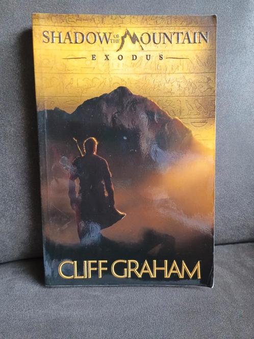 Cliff Graham - Shadow of the Mountain (Exodus), Boeken, Fantasy, Zo goed als nieuw, Ophalen of Verzenden