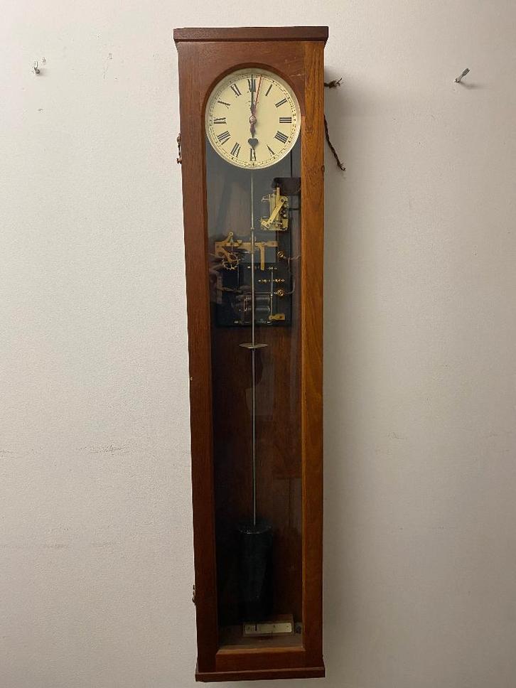 Bijzondere Synchronome elektrische moederklok met seconde, Antiek en Kunst, Antiek | Klokken, Ophalen