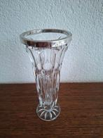 Klein kristallen vaasje met verzilverde rand, Ophalen