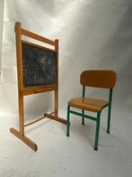 Antiek schoolbord met retro schoolklas stoeltje, Ophalen, Gebruikt, Krijtbord