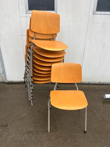 10 stuks stoelen Kho Liang Ie Model 305 Birch stapelbaar beschikbaar voor biedingen
