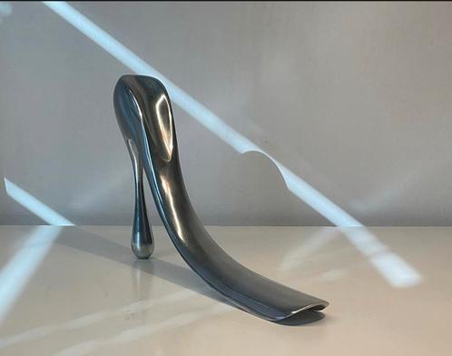 Manolo Blahnik Schoenlepel Designobject Zilverkleurig, Antiek en Kunst, Kunst | Designobjecten, Ophalen of Verzenden