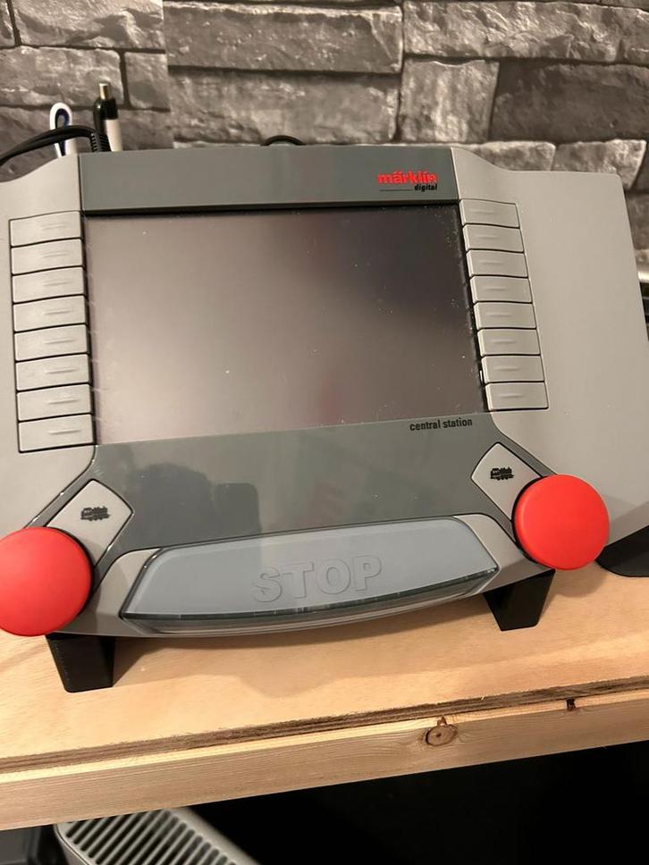 3D geprinte standaard voor Marklin central station 2, Hobby en Vrije tijd, Modeltreinen | H0, Zo goed als nieuw, Wisselstroom