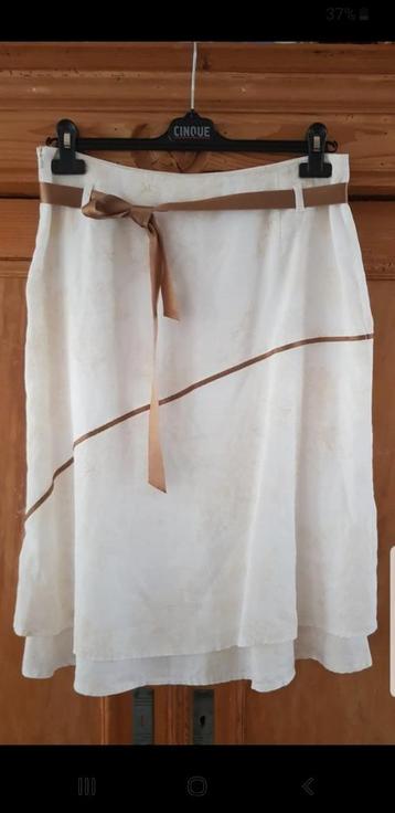Rok wit bedukt met licht bloemmotief in beige, maat 40 beschikbaar voor biedingen