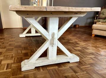 Robuuste landelijke eettafel – massief hout, unieke X-poot beschikbaar voor biedingen