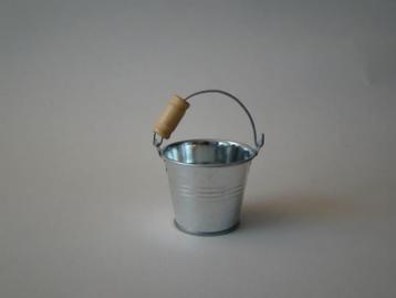 Emmer 6 cm met houten handvat p/st. beschikbaar voor biedingen