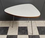 50 jaren nier model bijzet salon tafel wit formica streepjes, Huis en Inrichting, Ophalen, Gebruikt, 50 tot 100 cm, Vintage