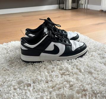 Nike Dunks Panda beschikbaar voor biedingen