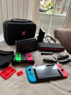 Nintendo Switch met accessoires, Spelcomputers en Games, Spelcomputers | Nintendo Switch, Ophalen, Zo goed als nieuw, Met 2 controllers