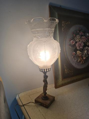 Vintage tafellamp met koperen voet en marmeren sokkel beschikbaar voor biedingen