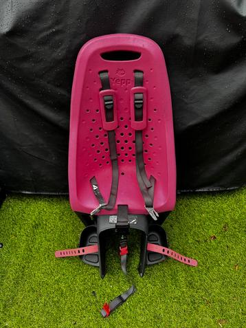Yepp achterzitje roze met sleuteltje beschikbaar voor biedingen
