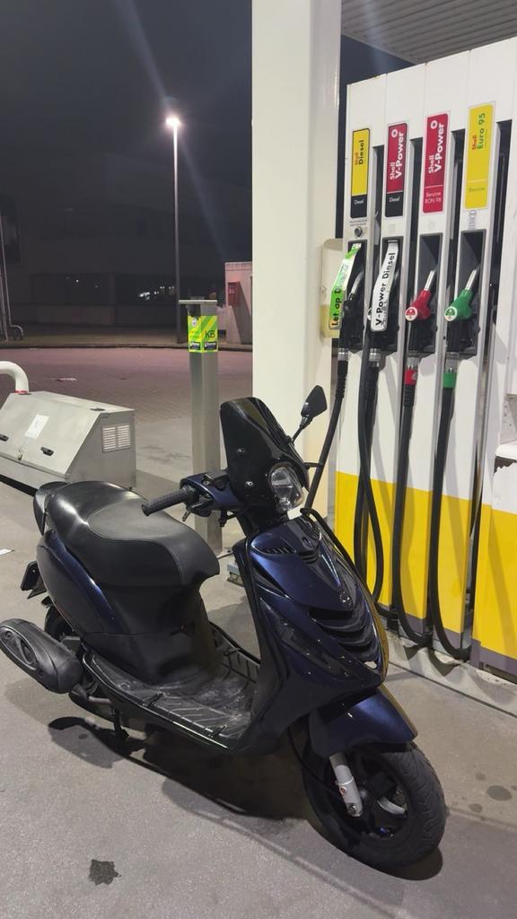 Piaggio zip 4 takt 50cc!, Fietsen en Brommers, Scooters | Piaggio, Gebruikt, Zip, Maximaal 45 km/u, Benzine, Ophalen