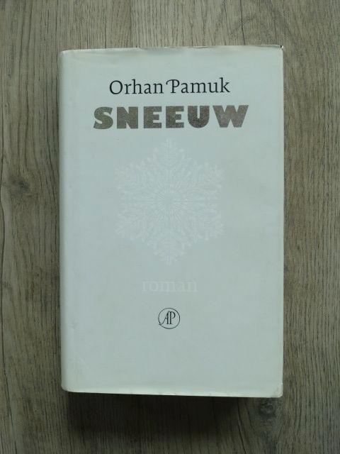 Orhan Pamuk - Sneeuw (Hardcover met stofomslag), Boeken, Literatuur, Zo goed als nieuw, Ophalen of Verzenden