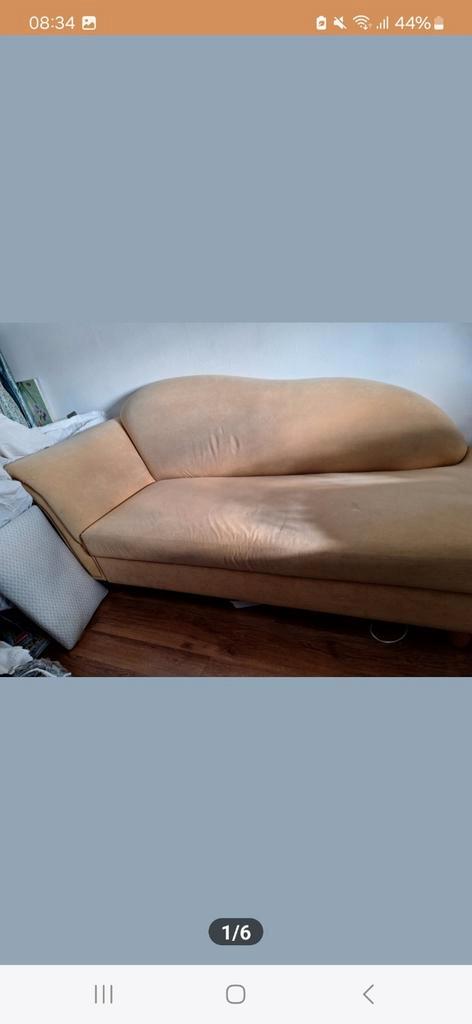 Zgan mooie geel-kleurige Chaise longue van suède, Huis en Inrichting, Banken | Sofa's en Chaises Longues, Zo goed als nieuw, Eenpersoons