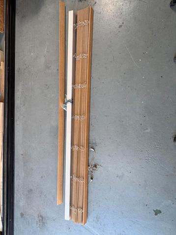 Houten jaloeziën beschikbaar voor biedingen