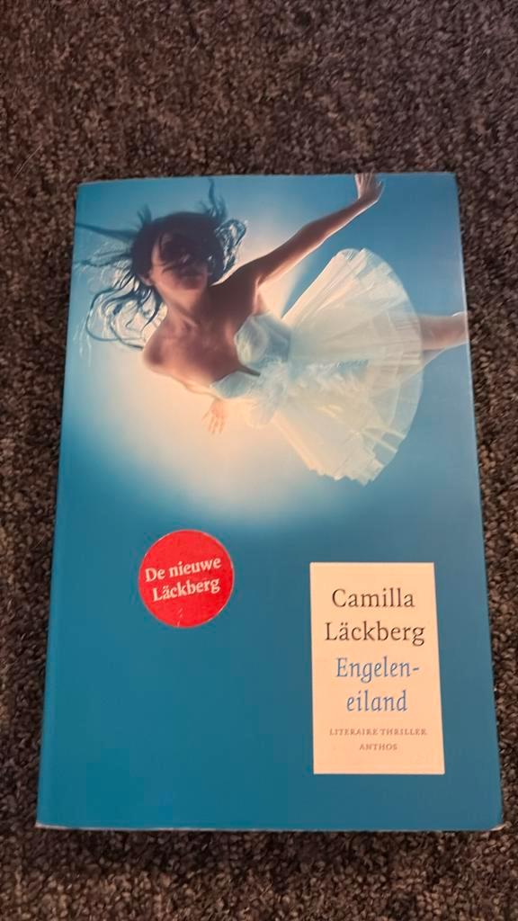 Camilla Läckberg - Engeleneiland, Boeken, Thrillers, Zo goed als nieuw, Scandinavië, Ophalen of Verzenden