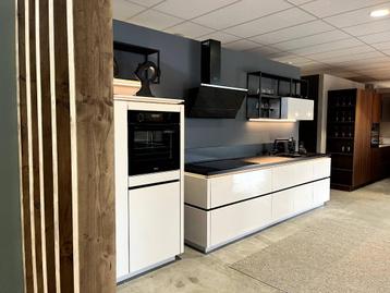 SHOWROOM KEUKEN 2022 - Van €15.650 voor €8.950 bodemprijzen