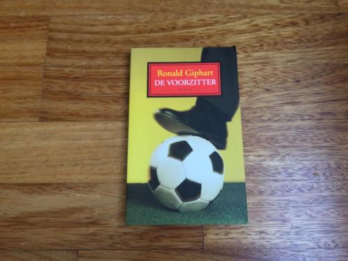 Ronald Giphart - De Voorzitter - Voetbal, Boeken, Detectives, Zo goed als nieuw, Ophalen of Verzenden