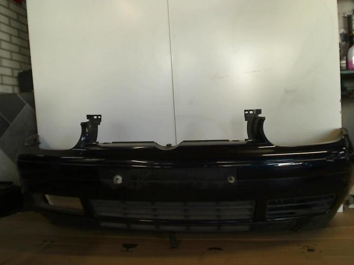 Bumper Voor Volkswagen Golf IV (1J1) (1997-10/2004-05), Auto-onderdelen, Carrosserie en Plaatwerk, Bumper, Volkswagen, Gebruikt