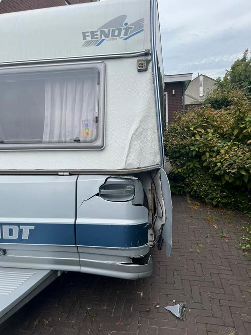 Fendt Saphir 470 met schade, bouwjaar 2003, Caravans en Kamperen, Caravans, Particulier, tot en met 4, 1000 - 1250 kg, Rondzit