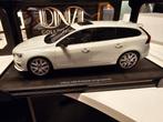 Volvo V60 T6 awd, Hobby en Vrije tijd, Modelauto's | 1:18, Ophalen of Verzenden, Nieuw, Auto, Overige merken