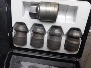 Slotbouten M12 x 1,5 - Wielsloten beschikbaar voor biedingen