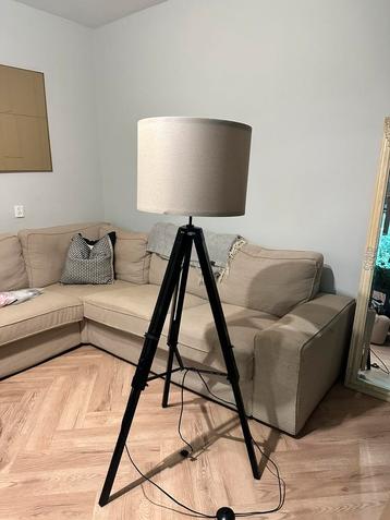 Vloerlamp beige met zwarte poot