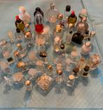 54 stuks lege miniatuur parfumflesjes, Verzamelen, Ophalen of Verzenden, Miniatuur, Zo goed als nieuw