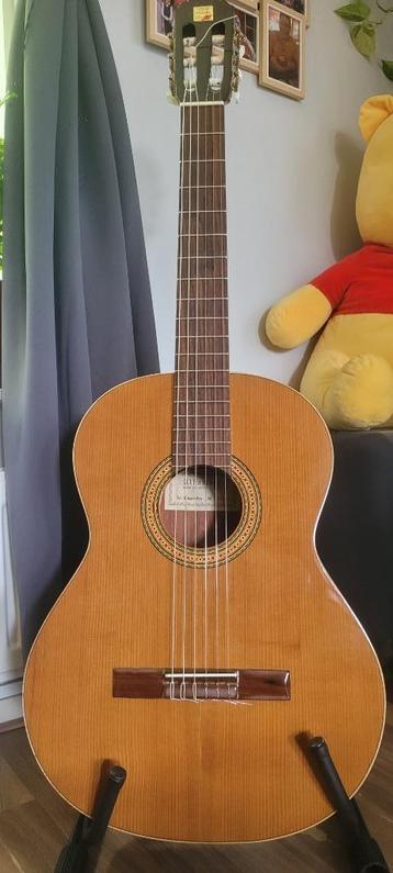 Mooie Alhambra gitaar beschikbaar voor biedingen