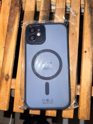 iPhone 11 case blauw beschikbaar voor biedingen