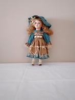 Pop jurk turquoise met bruin zelf ophalen lengte 40 cm, Ophalen of Verzenden, Zo goed als nieuw, Poppenhuis