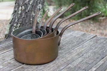 Brocante - Twee sets oude koperen pannen! beschikbaar voor biedingen
