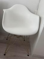 Witte stoel met gouden poten, Huis en Inrichting, Stoelen, Ophalen, Zo goed als nieuw, Wit, Eén