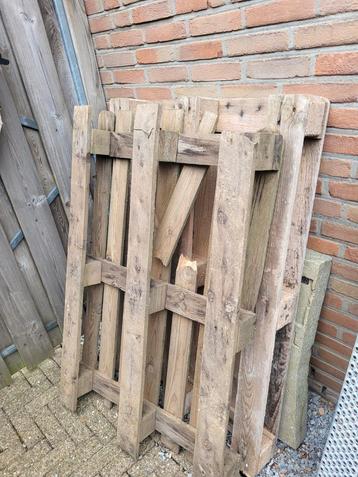 2 Pallets: 1 Goed, 1 Slecht - Hout voor DIY beschikbaar voor biedingen