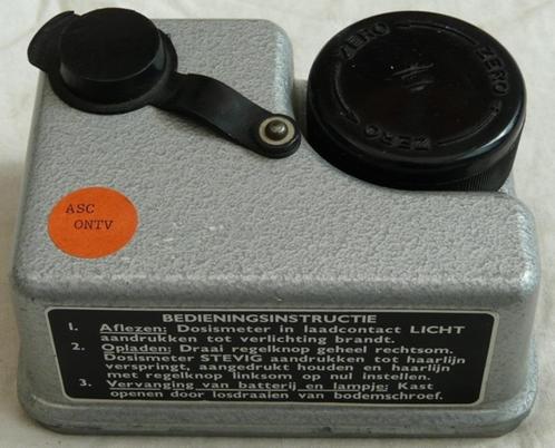 Oplaadapparaat Dosismeter Dosimeter Charger, P-1548-D, 1970s, Verzamelen, Militaria | Algemeen, Landmacht, Overige typen, Nederland