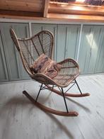 Rotan schommelstoel, Huis en Inrichting, Stoelen, Ophalen, Zo goed als nieuw, Bruin, Eén