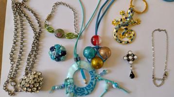 3 x ketting 2 x broche 1 sleutelhanger 1 armband 1 enkelband beschikbaar voor biedingen