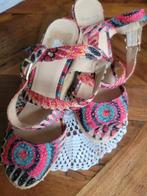 Hippe hakken/ ibiza vibe  mooie kleurtjes mix 38, Kleding | Dames, Ophalen of Verzenden, Zo goed als nieuw, Overige kleuren