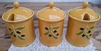 3 Gele Franse potjes met olijven reliëf, 1 knoflookpotje, -, -, Overige typen, Ophalen of Verzenden