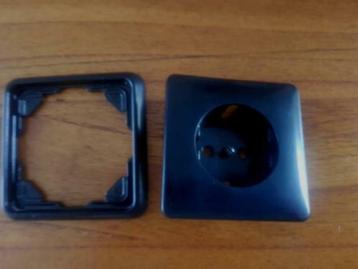 zwart stopcontact voor inbouw beschikbaar voor biedingen