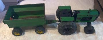 Antieke Tronka Tractor met Aanhanger beschikbaar voor biedingen