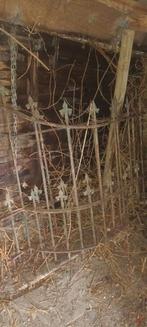 Te koop 13,5 meter smeedijzeren hek., Ophalen