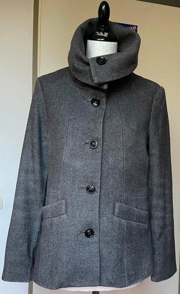 Grijze winterjas. Maat M. Merk: H&M beschikbaar voor biedingen