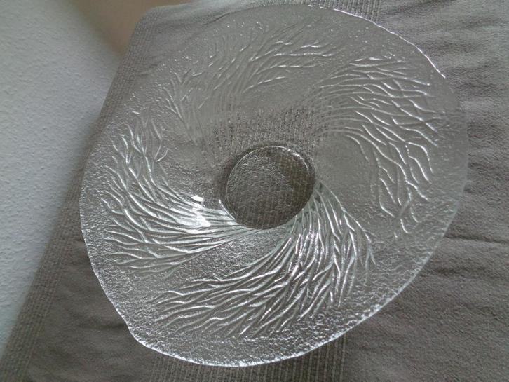Vintage glazen schaal Pertti Kallioinen Forrest  ø 39 cm, Huis en Inrichting, Woonaccessoires | Schalen en Manden, Zo goed als nieuw