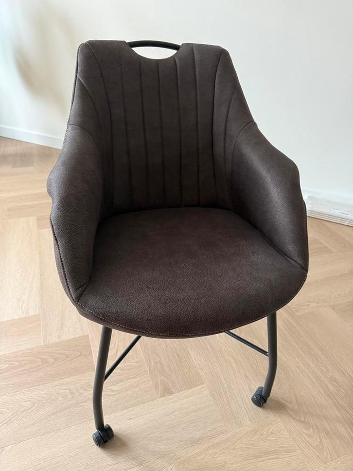 Nieuwe eetkamerstoelen met wieltjes, Huis en Inrichting, Stoelen, Nieuw, Vier, Grijs, Ophalen