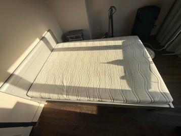 Bed + matras voor 10 euro beschikbaar voor biedingen