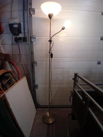 Staande messing kleurige lamp vloerlamp  beschikbaar voor biedingen