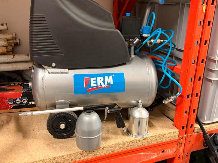 Nieuwe Compressor met Gereedschapswagen, Doe-het-zelf en Verbouw, Compressors, Nieuw, 6 tot 10 bar, 25 tot 100 liter, 200 tot 400 liter/min