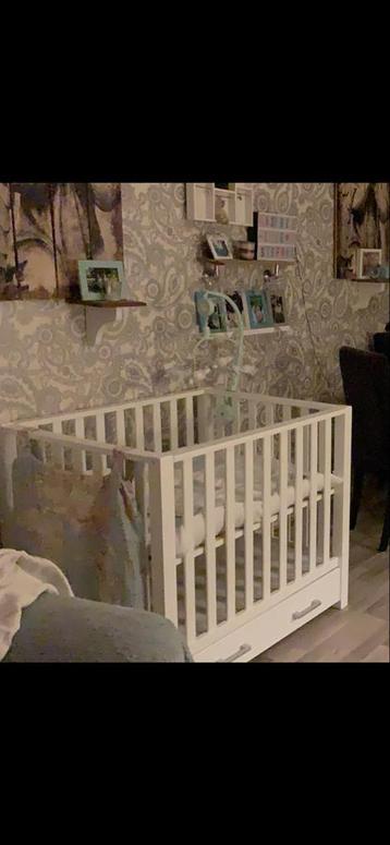 Verstelbare baby box met lade beschikbaar voor biedingen